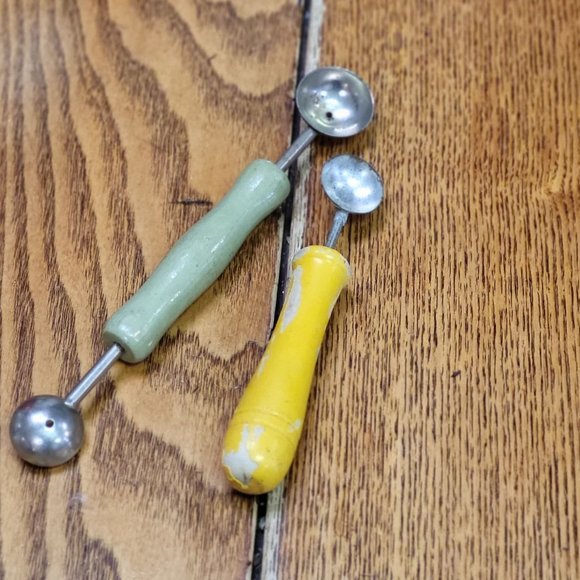 Set of 2 Vintage Wood Handle Melon Baller - Picture 2 of 8